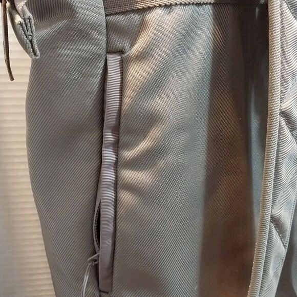 LULU LEMON Gray Backpack with Dual Handles For Toting AROUND TOWN..NEW CONDITION - Picture 5 of 11